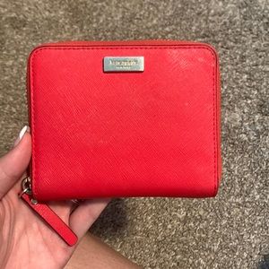 Read Kate spade zipper wallet